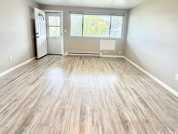 4th image of 129 Cosey Beach Ave #B22