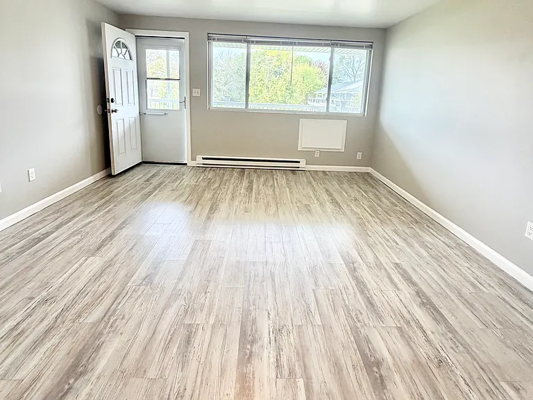 129 Cosey Beach Ave #B22 — Photo 4