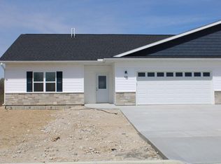 918 Drumlin Dr UNIT 1, Kewaskum, WI 53040