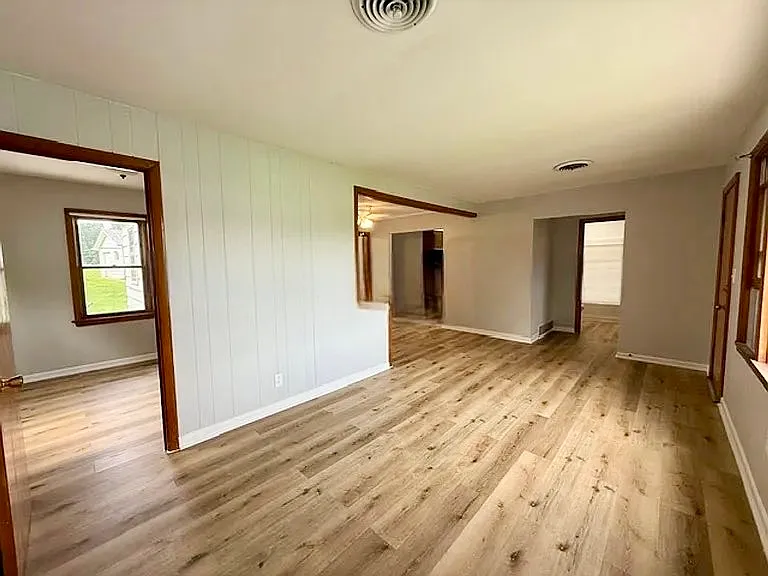 3 bed, 1040 sqft, $1,995 — Photo 4
