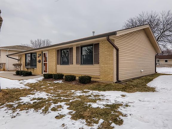 2nd image of 421 Courtland Ct