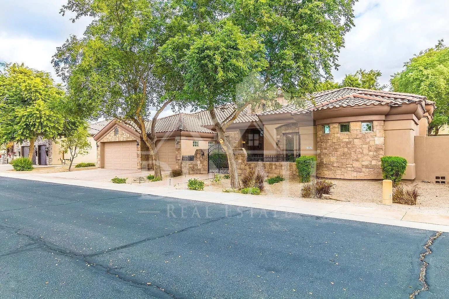 4 bed, 3.5 bath, 3975 sqft, $4,195 — Photo 2