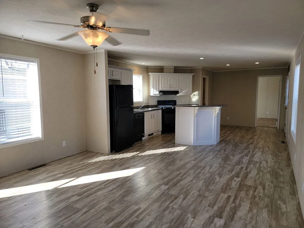 3 bed, 2.0 bath, 1216 sqft, $1,665 — Photo 4