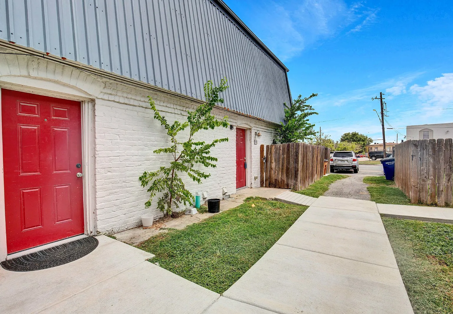 2 bed, 1.5 bath, 903 sqft, $1,199 — Photo 4