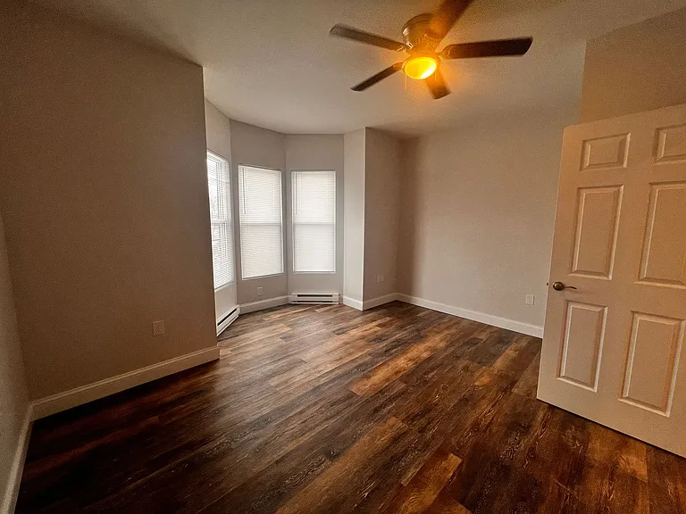 137 S Main St — Photo 5