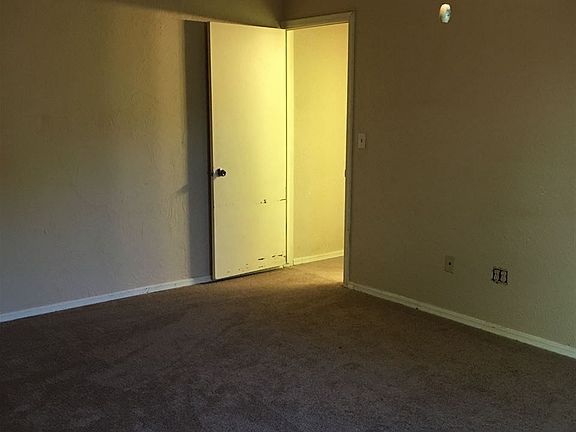 2nd image of 420 S Hill St