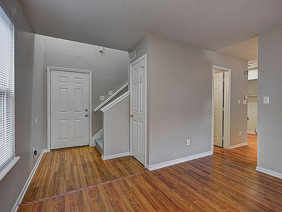 2nd image of 4817 Ossington Ct