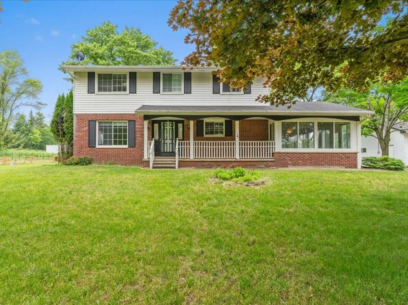 360 Wood Creek Dr, Howell, MI 48843