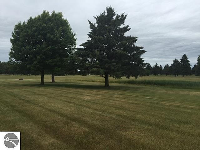1st image of 1015 Fairway Dr