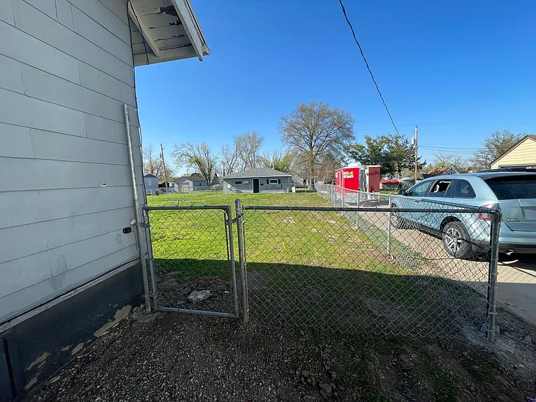 908 E Anson St — Photo 11