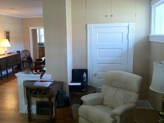 3rd image of 1114 W Knox Ave