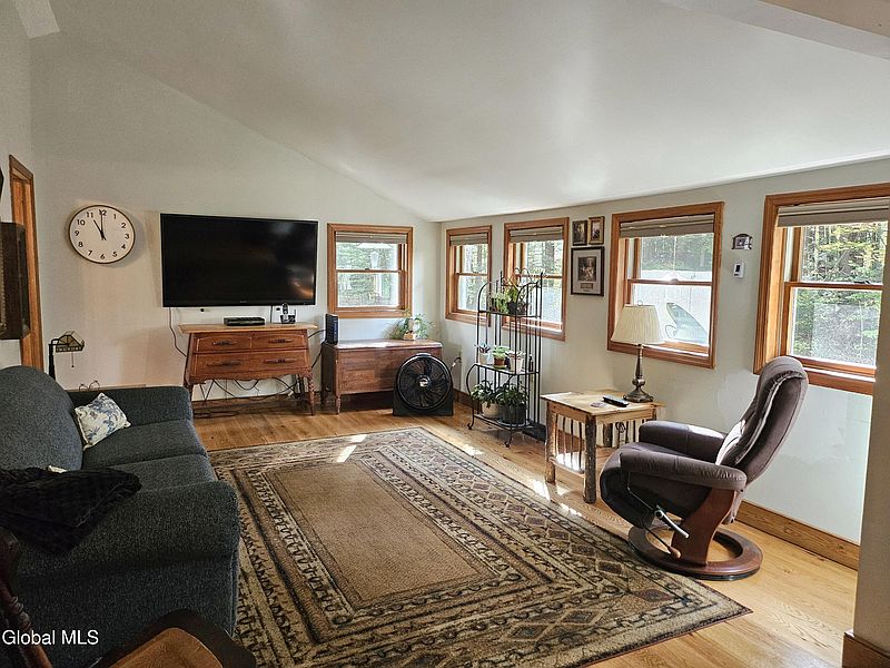 4th image of 299 Scofield Road