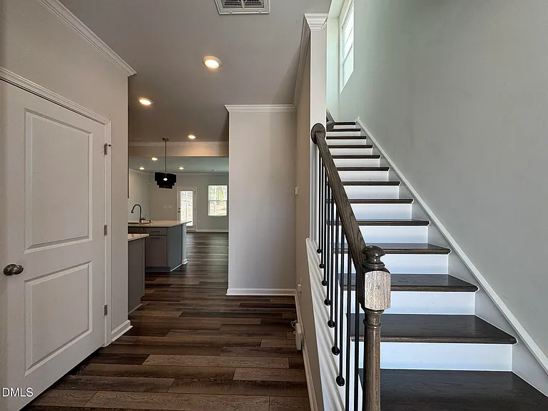 104 Jade Creek Dr — Photo 5