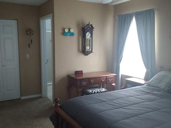 3rd image of 106 Freeport Ln
