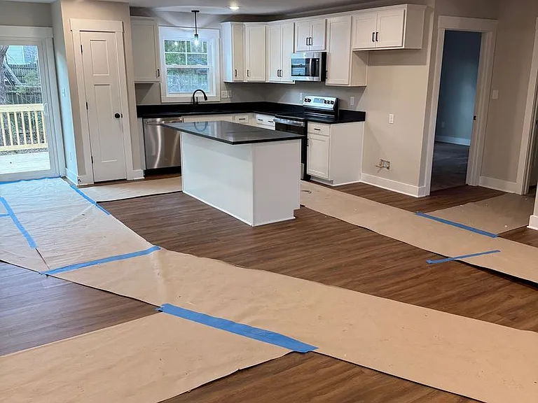 325 Yorktown Dr — Photo 3