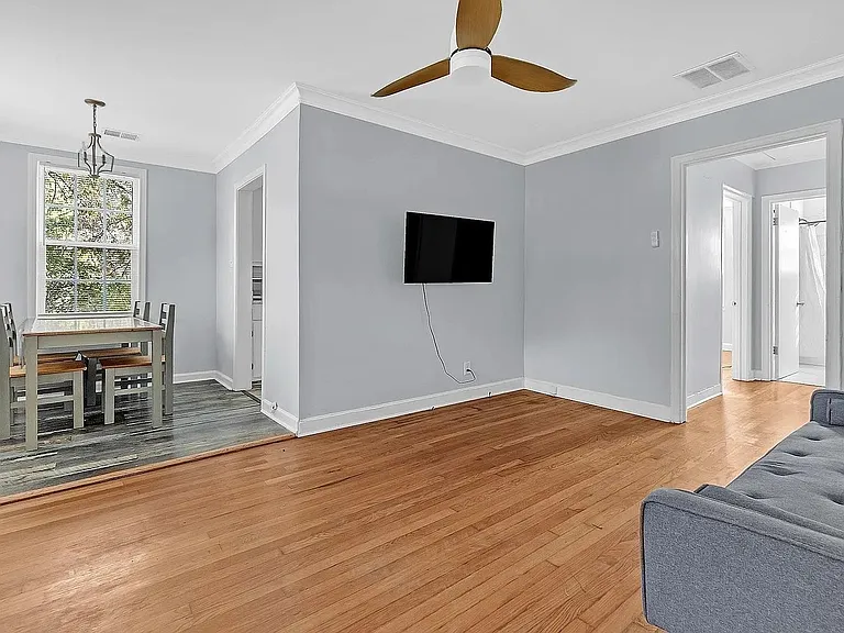 2405 Eastwood Ave — Photo 4