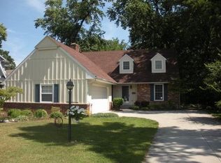 404 Forest Dr, Rossford, OH 43460