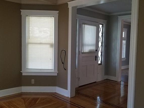 5th image of 43 Tremont Ave