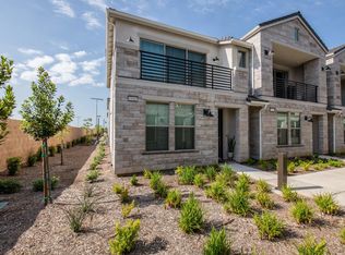 10960 N Honeysuckle Dr, Fresno, CA 93730