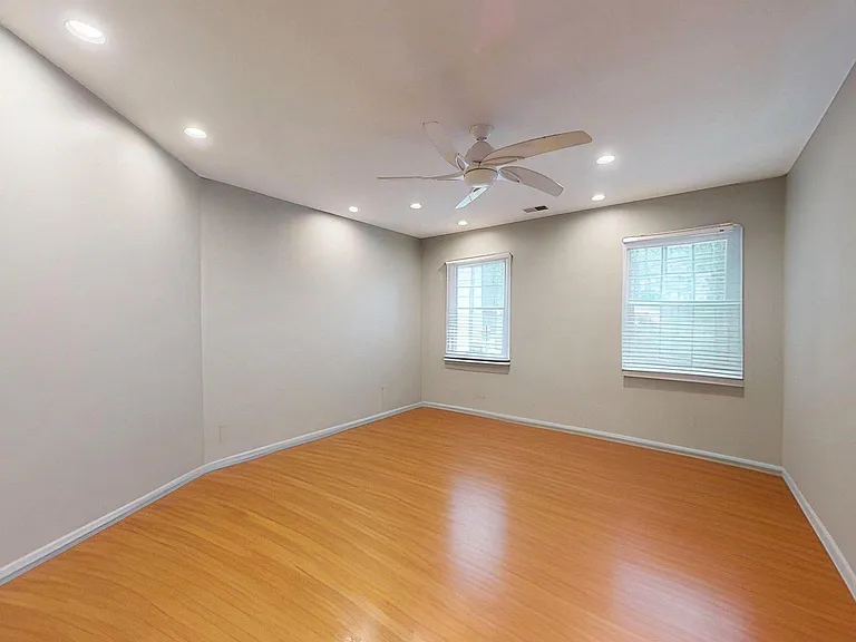 5803 Hall St — Photo 20