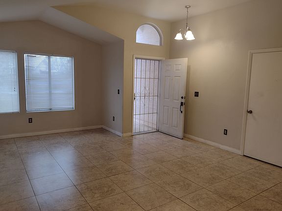 2nd image of 5220 Del Lago Dr