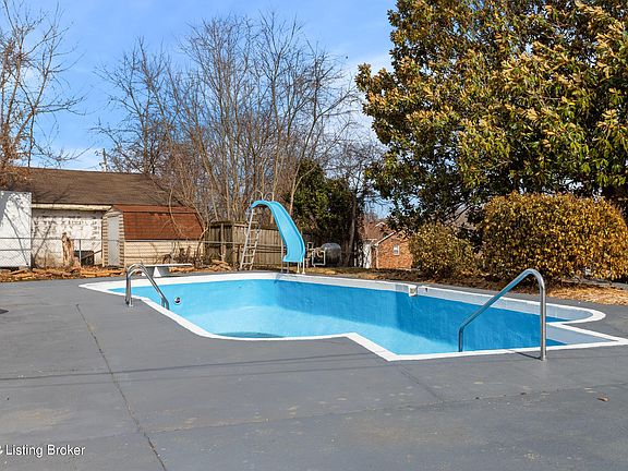 3rd image of 542 Centerview Dr