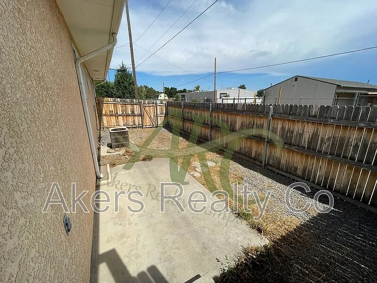 2730 Poplar St #B — Photo 16