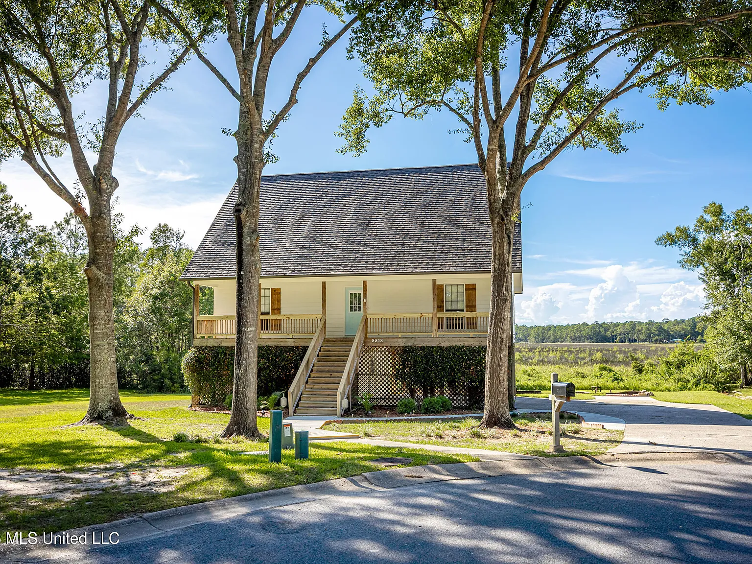 3 bed, 2.0 bath, 1700 sqft, $2,800 — Photo 2