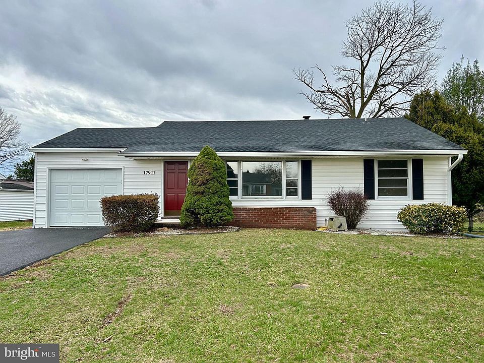 1st image of 17911 Oak Ridge Dr
