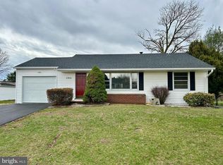 17911 Oak Ridge Dr, Hagerstown, MD 21740