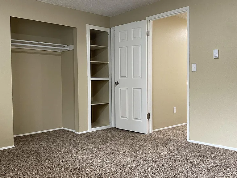 Riverside Manor — Photo 5