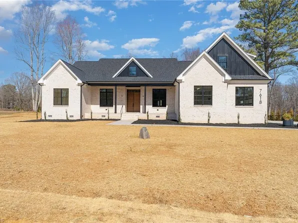 7618 Pemberley Dr, Oak Ridge, NC 27310