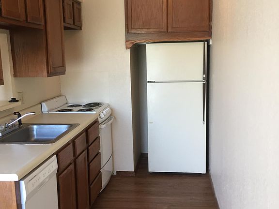 2nd image of 1932 E Lindsey St APT 216