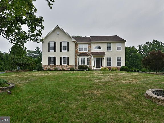 2nd image of 1015 Hickory Ridge Dr