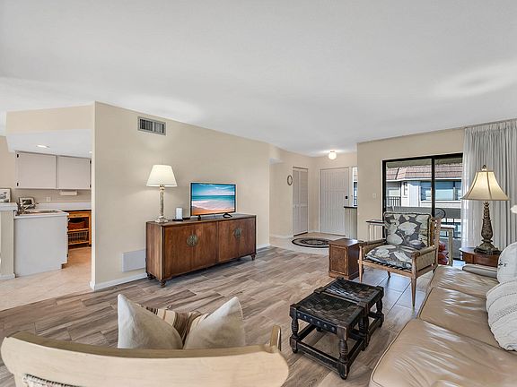 5th image of 881 Panama Ct Unit 202