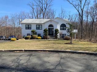 5 Pulver Pl, Spring Valley, NY 10977