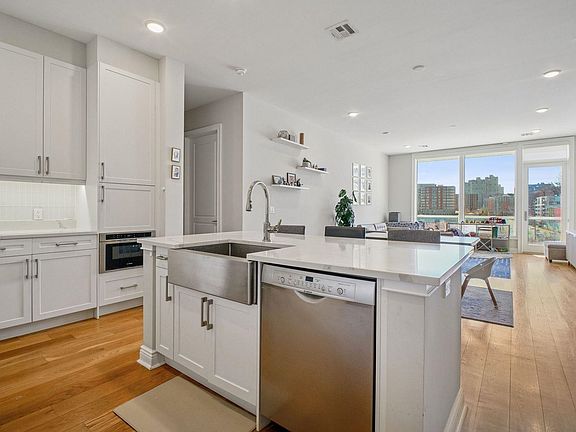3rd image of 3 Somerset Ln Unit 404