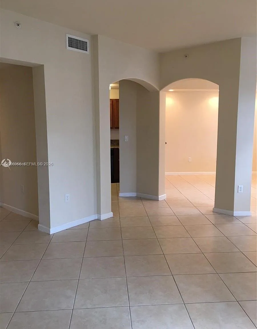 St Mortiz At Doral Condo — Photo 3