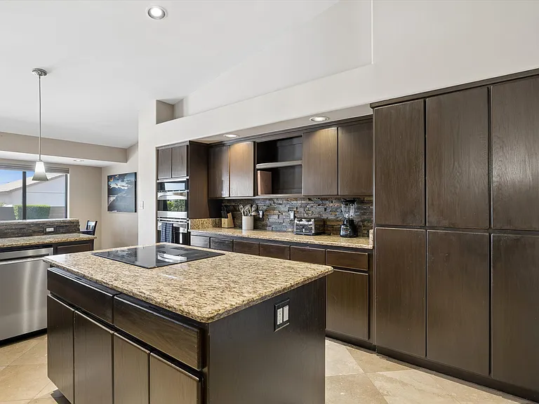 9033 W Patrick Ln — Photo 10