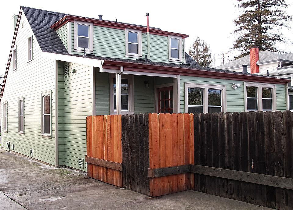 2nd image of 1424 Sherman St