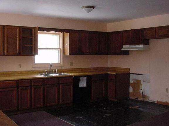 2nd image of 212 E Arthur St