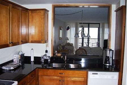 New Kitchen w/ granite tops