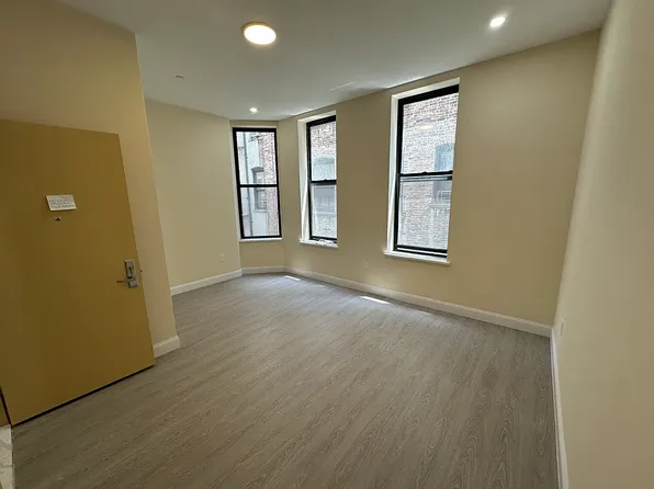 946 Saint Nicholas Avenue image 10 of 12