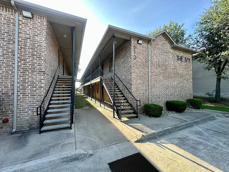613 Bernard St #6 — Photo 1