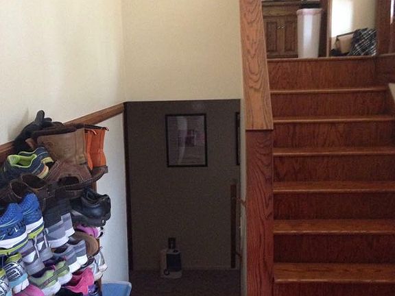 Another look from the entry