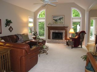 916 Elm St, Sugar Grove, IL 60554