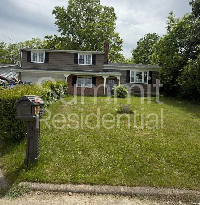 40 Sunnyslope Dr
