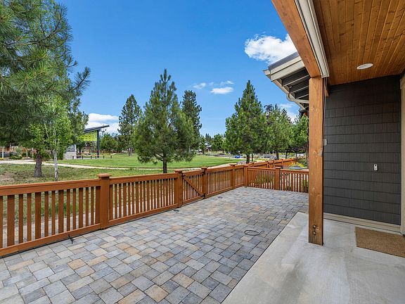 3rd image of 1087 N Lavender Ln