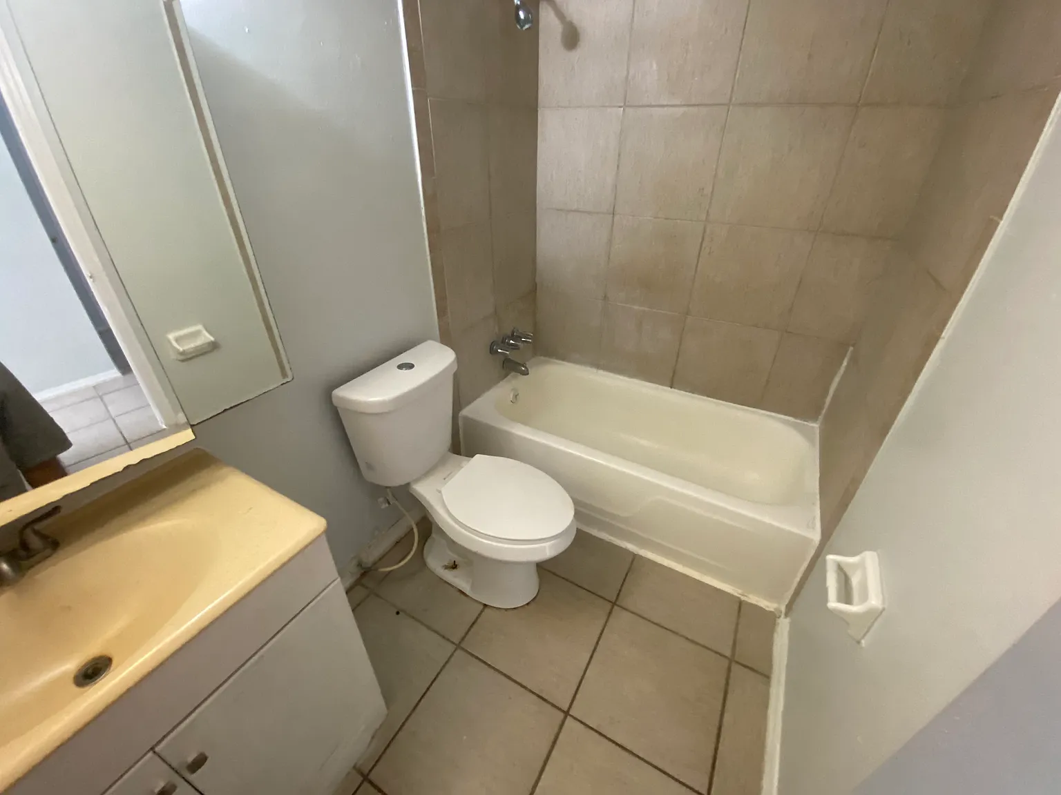 1 bed, 650 sqft, $1,000 — Photo 3