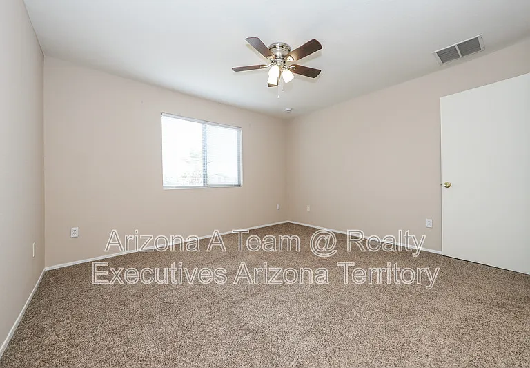 2416 W Chris Oliver Way — Photo 14